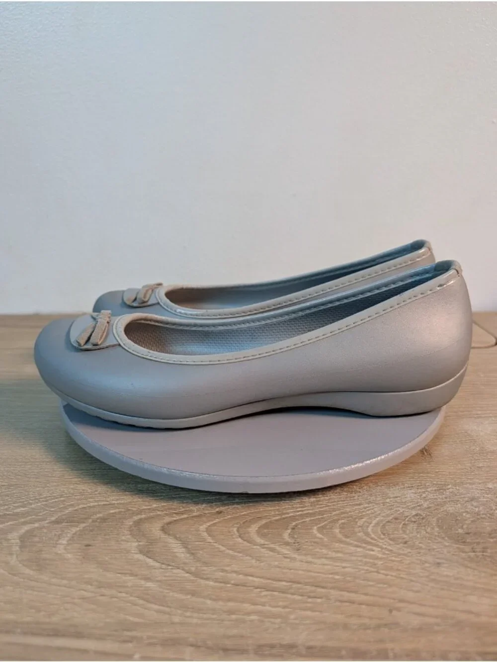 Women's CROCS Lily Bow Slip On Rubber Platform Flats Sz 10 Gray Silver